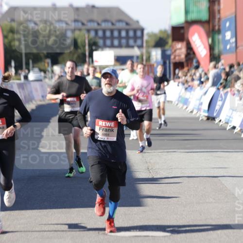 03.10.2025 - Köhlbrandbrückenlauf Jannik Wohlers http://msf.ph/oto/9059746 03.10.2025 13:12:33 Ziel 4189, 4609, 4638, 4700, 4745, 4858, 4864, 4873, 4908, 4973, 6466 meine-sportfotos.de