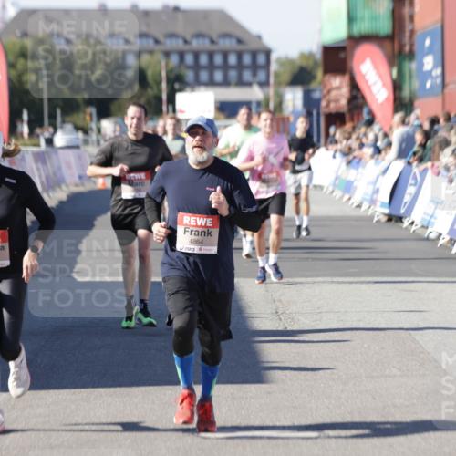 03.10.2025 - Köhlbrandbrückenlauf Jannik Wohlers http://msf.ph/oto/9059750 03.10.2025 13:12:34 Ziel 4189, 4609, 4638, 4700, 4745, 4858, 4864, 4873, 4973, 5874, 6466, 6588 meine-sportfotos.de
