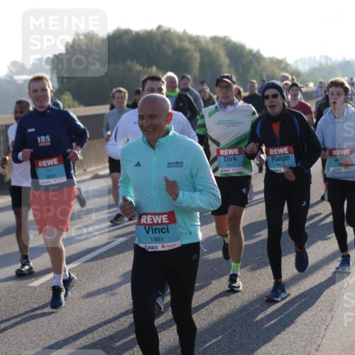 03.10.2025 - Köhlbrandbrückenlauf Jannik Wohlers http://msf.ph/oto/9059761 03.10.2025 09:22:20 Position 3 2119, 3115, 3829, 1813, 1861 meine-sportfotos.de