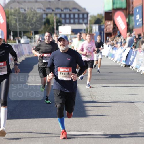 03.10.2025 - Köhlbrandbrückenlauf Jannik Wohlers http://msf.ph/oto/9059768 03.10.2025 13:12:34 Ziel 4189, 4609, 4638, 4700, 4745, 4858, 4864, 4873, 4973, 5874, 6466, 6588 meine-sportfotos.de