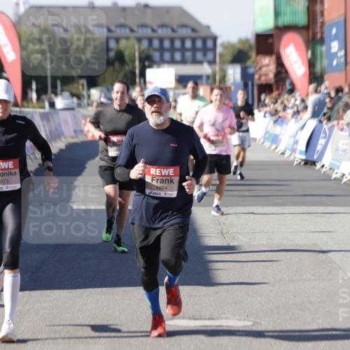03.10.2025 - Köhlbrandbrückenlauf Jannik Wohlers http://msf.ph/oto/9059773 03.10.2025 13:12:34 Ziel 4189, 4609, 4638, 4700, 4745, 4858, 4864, 4873, 4973, 5874, 6466, 6588 meine-sportfotos.de