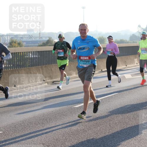 03.10.2025 - Köhlbrandbrückenlauf Lena Gebhardt http://msf.ph/oto/9059780 03.10.2025 09:19:01 Position 1 1172, 1, 3585, 1409, 3197 meine-sportfotos.de