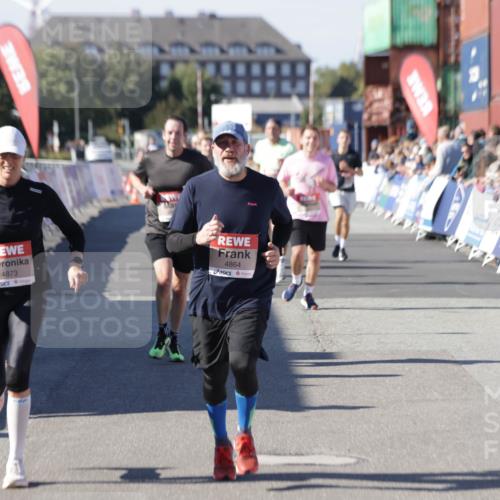 03.10.2025 - Köhlbrandbrückenlauf Jannik Wohlers http://msf.ph/oto/9059781 03.10.2025 13:12:34 Ziel 4189, 4609, 4638, 4700, 4745, 4858, 4864, 4873, 4973, 5874, 6466, 6588 meine-sportfotos.de