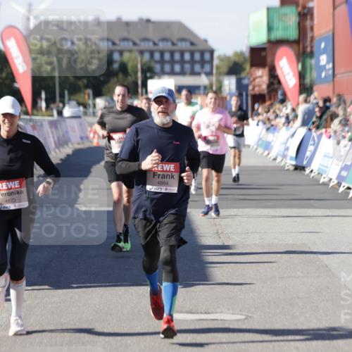 03.10.2025 - Köhlbrandbrückenlauf Jannik Wohlers http://msf.ph/oto/9059785 03.10.2025 13:12:34 Ziel 4189, 4609, 4638, 4700, 4745, 4858, 4864, 4873, 4973, 5874, 6466, 6588 meine-sportfotos.de
