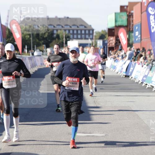 03.10.2025 - Köhlbrandbrückenlauf Jannik Wohlers http://msf.ph/oto/9059794 03.10.2025 13:12:34 Ziel 4189, 4609, 4638, 4700, 4745, 4858, 4864, 4873, 4973, 5874, 6466, 6588 meine-sportfotos.de