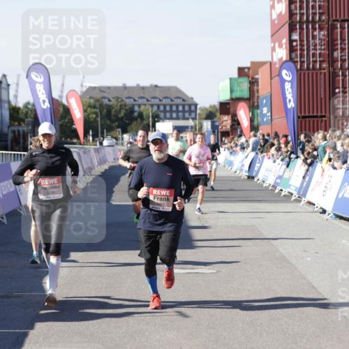 03.10.2025 - Köhlbrandbrückenlauf Jannik Wohlers http://msf.ph/oto/9059804 03.10.2025 13:12:34 Ziel 4189, 4609, 4638, 4700, 4745, 4858, 4864, 4873, 4973, 5874, 6466, 6588 meine-sportfotos.de