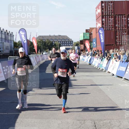 03.10.2025 - Köhlbrandbrückenlauf Jannik Wohlers http://msf.ph/oto/9059826 03.10.2025 13:12:35 Ziel 4048, 4189, 4609, 4638, 4700, 4745, 4858, 4864, 4873, 4973, 5874, 6466, 6588 meine-sportfotos.de