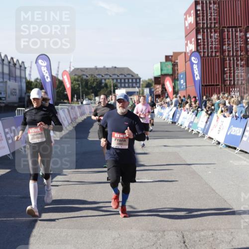03.10.2025 - Köhlbrandbrückenlauf Jannik Wohlers http://msf.ph/oto/9059830 03.10.2025 13:12:35 Ziel 4048, 4189, 4609, 4638, 4700, 4745, 4858, 4864, 4873, 4973, 5874, 6466, 6588 meine-sportfotos.de