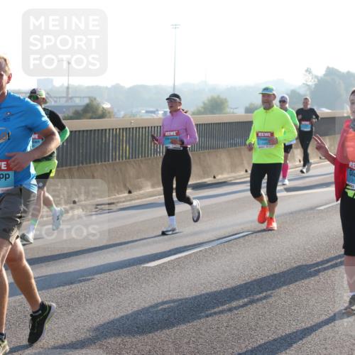 03.10.2025 - Köhlbrandbrückenlauf Lena Gebhardt http://msf.ph/oto/9059840 03.10.2025 09:19:01 Position 1 3585, 1409, 3197 meine-sportfotos.de