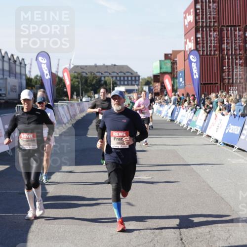 03.10.2025 - Köhlbrandbrückenlauf Jannik Wohlers http://msf.ph/oto/9059848 03.10.2025 13:12:35 Ziel 4048, 4189, 4609, 4638, 4700, 4745, 4858, 4864, 4873, 4973, 5874, 6466, 6588 meine-sportfotos.de