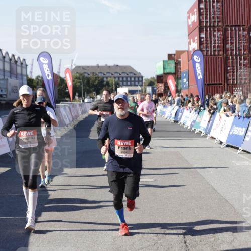 03.10.2025 - Köhlbrandbrückenlauf Jannik Wohlers http://msf.ph/oto/9059849 03.10.2025 13:12:35 Ziel 4048, 4189, 4609, 4638, 4700, 4745, 4858, 4864, 4873, 4973, 5874, 6466, 6588 meine-sportfotos.de