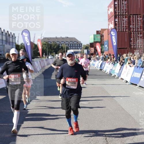 03.10.2025 - Köhlbrandbrückenlauf Jannik Wohlers http://msf.ph/oto/9059853 03.10.2025 13:12:35 Ziel 4048, 4189, 4609, 4638, 4700, 4745, 4858, 4864, 4873, 4973, 5874, 6466, 6588 meine-sportfotos.de