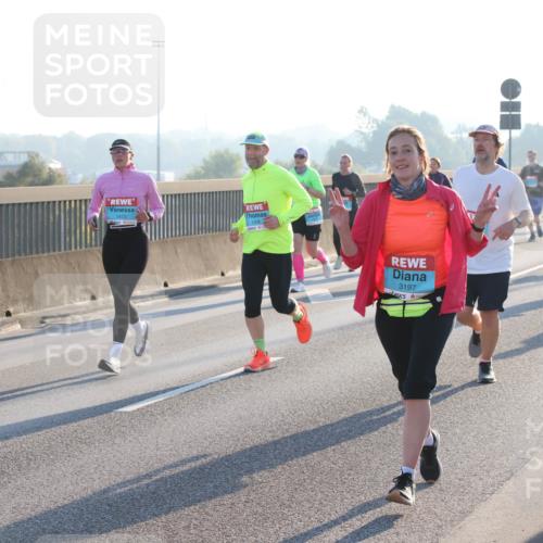 03.10.2025 - Köhlbrandbrückenlauf Lena Gebhardt http://msf.ph/oto/9059860 03.10.2025 09:19:02 Position 1 1473, 1409, 3197 meine-sportfotos.de