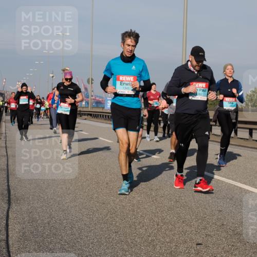 03.10.2025 - Köhlbrandbrückenlauf Fabian Wolf http://msf.ph/oto/9059862 03.10.2025 10:05:01 Position 3 1345, 382, 1571, 2298 meine-sportfotos.de
