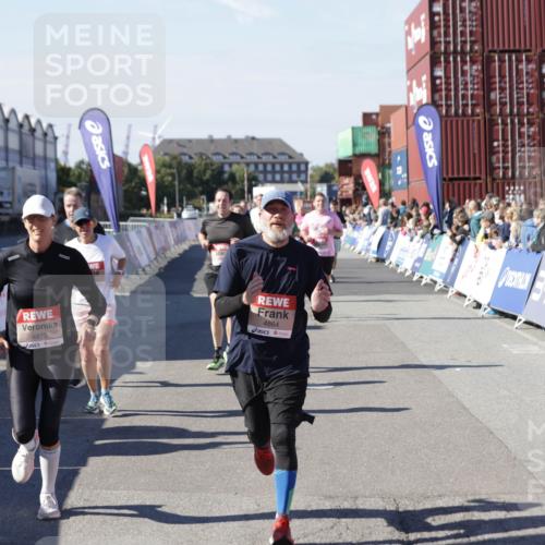 03.10.2025 - Köhlbrandbrückenlauf Jannik Wohlers http://msf.ph/oto/9059864 03.10.2025 13:12:35 Ziel 4048, 4189, 4609, 4638, 4700, 4745, 4858, 4864, 4873, 4973, 5874, 6466, 6588 meine-sportfotos.de
