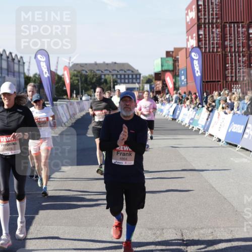 03.10.2025 - Köhlbrandbrückenlauf Jannik Wohlers http://msf.ph/oto/9059868 03.10.2025 13:12:35 Ziel 4048, 4189, 4609, 4638, 4700, 4745, 4858, 4864, 4873, 4973, 5874, 6466, 6588 meine-sportfotos.de