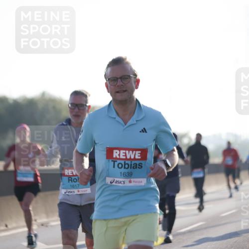03.10.2025 - Köhlbrandbrückenlauf Jannik Wohlers http://msf.ph/oto/9059877 03.10.2025 09:14:32 Position 3 1617, 1639 meine-sportfotos.de