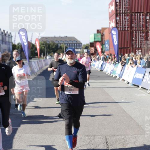03.10.2025 - Köhlbrandbrückenlauf Jannik Wohlers http://msf.ph/oto/9059879 03.10.2025 13:12:36 Ziel 4048, 4189, 4609, 4638, 4700, 4745, 4858, 4864, 4873, 4973, 5874, 6466, 6588 meine-sportfotos.de