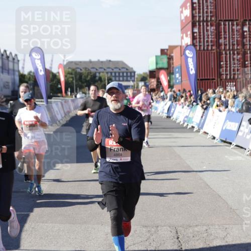 03.10.2025 - Köhlbrandbrückenlauf Jannik Wohlers http://msf.ph/oto/9059881 03.10.2025 13:12:36 Ziel 4048, 4189, 4609, 4638, 4700, 4745, 4858, 4864, 4873, 4973, 5874, 6466, 6588 meine-sportfotos.de