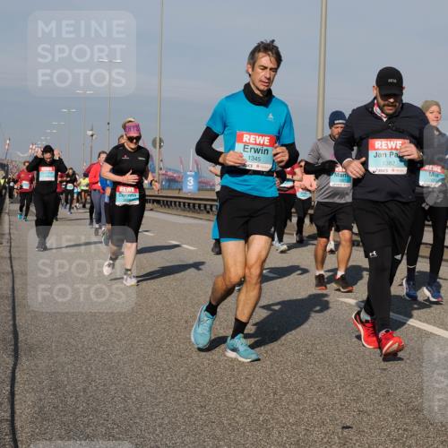 03.10.2025 - Köhlbrandbrückenlauf Fabian Wolf http://msf.ph/oto/9059885 03.10.2025 10:05:01 Position 3 1345, 1382, 2298 meine-sportfotos.de