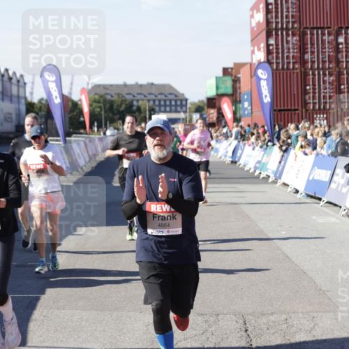 03.10.2025 - Köhlbrandbrückenlauf Jannik Wohlers http://msf.ph/oto/9059886 03.10.2025 13:12:36 Ziel 4048, 4189, 4609, 4638, 4700, 4745, 4858, 4864, 4873, 4973, 5874, 6466, 6588 meine-sportfotos.de