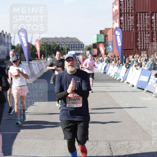 03.10.2025 - Köhlbrandbrückenlauf Jannik Wohlers http://msf.ph/oto/9059890 03.10.2025 13:12:36 Ziel 4048, 4189, 4609, 4638, 4700, 4745, 4858, 4864, 4873, 4973, 5874, 6466, 6588 meine-sportfotos.de