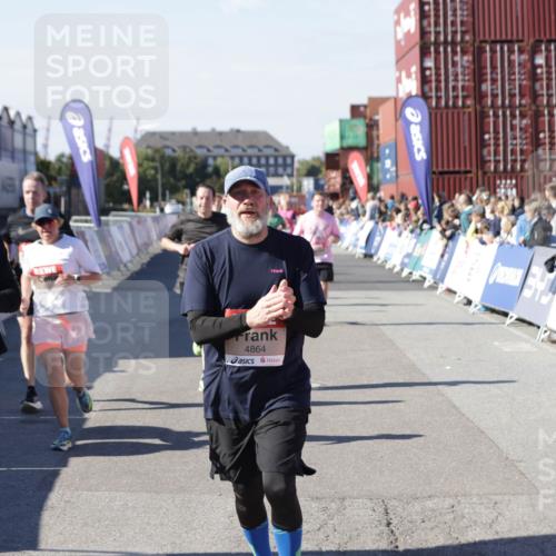 03.10.2025 - Köhlbrandbrückenlauf Jannik Wohlers http://msf.ph/oto/9059893 03.10.2025 13:12:36 Ziel 4048, 4189, 4609, 4638, 4700, 4745, 4858, 4864, 4873, 4973, 5874, 6466, 6588 meine-sportfotos.de