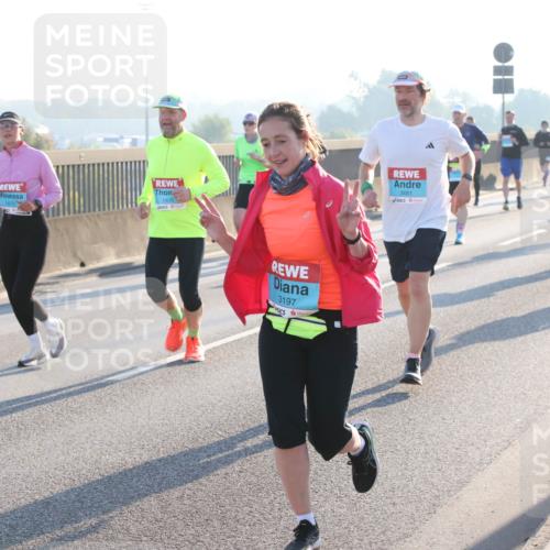 03.10.2025 - Köhlbrandbrückenlauf Lena Gebhardt http://msf.ph/oto/9059897 03.10.2025 09:19:02 Position 1 1473, 1409, 3197, 3481 meine-sportfotos.de