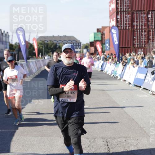 03.10.2025 - Köhlbrandbrückenlauf Jannik Wohlers http://msf.ph/oto/9059899 03.10.2025 13:12:36 Ziel 4048, 4189, 4609, 4638, 4700, 4745, 4858, 4864, 4873, 4973, 5874, 6466, 6588 meine-sportfotos.de