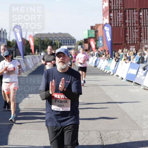 03.10.2025 - Köhlbrandbrückenlauf Jannik Wohlers http://msf.ph/oto/9059906 03.10.2025 13:12:36 Ziel 4048, 4189, 4609, 4638, 4700, 4745, 4858, 4864, 4873, 4973, 5874, 6466, 6588 meine-sportfotos.de