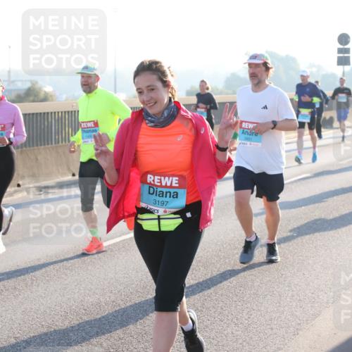 03.10.2025 - Köhlbrandbrückenlauf Lena Gebhardt http://msf.ph/oto/9059908 03.10.2025 09:19:03 Position 1 1473, 1409, 3197, 3481 meine-sportfotos.de