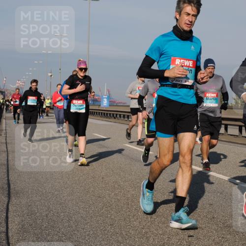 03.10.2025 - Köhlbrandbrückenlauf Fabian Wolf http://msf.ph/oto/9059914 03.10.2025 10:05:02 Position 3 2828, 3, 3027, 1382 meine-sportfotos.de