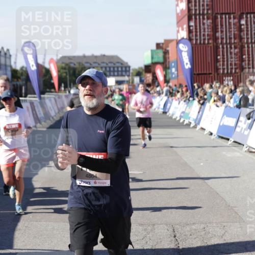 03.10.2025 - Köhlbrandbrückenlauf Jannik Wohlers http://msf.ph/oto/9059917 03.10.2025 13:12:36 Ziel 4048, 4189, 4609, 4638, 4700, 4745, 4858, 4864, 4873, 4973, 5874, 6466, 6588 meine-sportfotos.de