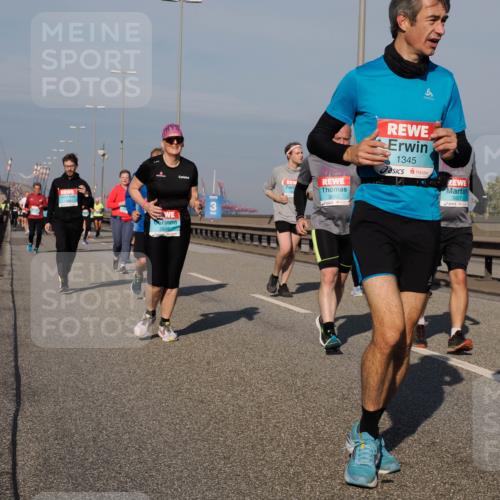 03.10.2025 - Köhlbrandbrückenlauf Fabian Wolf http://msf.ph/oto/9059922 03.10.2025 10:05:02 Position 3 2828, 3022, 1345, 3027 meine-sportfotos.de