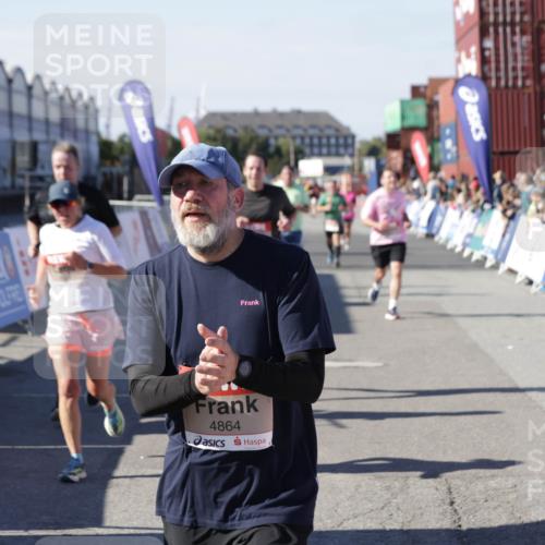 03.10.2025 - Köhlbrandbrückenlauf Jannik Wohlers http://msf.ph/oto/9059947 03.10.2025 13:12:37 Ziel 4048, 4189, 4391, 4392, 4609, 4638, 4700, 4858, 4864, 4873, 4973, 5874, 6466, 6588 meine-sportfotos.de