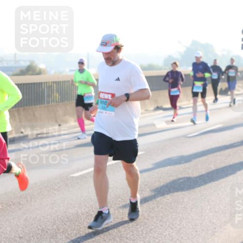 03.10.2025 - Köhlbrandbrückenlauf Lena Gebhardt http://msf.ph/oto/9059950 03.10.2025 09:19:03 Position 1  meine-sportfotos.de