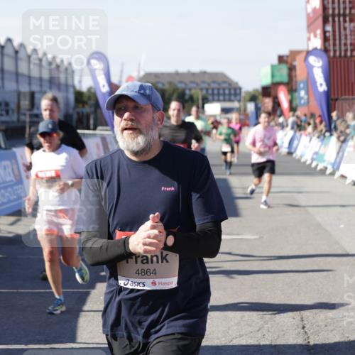 03.10.2025 - Köhlbrandbrückenlauf Jannik Wohlers http://msf.ph/oto/9059953 03.10.2025 13:12:37 Ziel 4048, 4189, 4391, 4392, 4609, 4638, 4700, 4858, 4864, 4873, 4973, 5874, 6466, 6588 meine-sportfotos.de