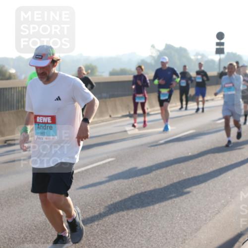 03.10.2025 - Köhlbrandbrückenlauf Lena Gebhardt http://msf.ph/oto/9059955 03.10.2025 09:19:04 Position 1 3481 meine-sportfotos.de