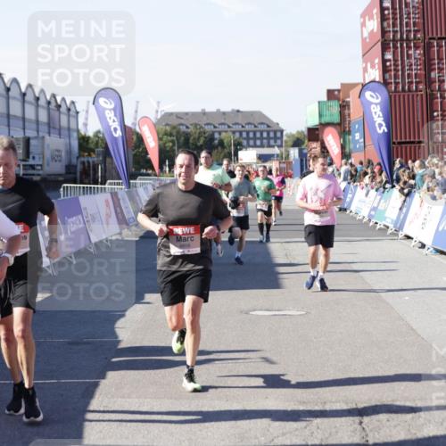 03.10.2025 - Köhlbrandbrückenlauf Jannik Wohlers http://msf.ph/oto/9059966 03.10.2025 13:12:38 Ziel 4048, 4189, 4391, 4392, 4527, 4609, 4638, 4700, 4858, 4864, 4873, 4973, 5874, 6466, 6588 meine-sportfotos.de