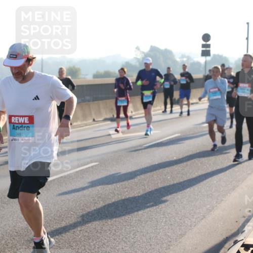 03.10.2025 - Köhlbrandbrückenlauf Lena Gebhardt http://msf.ph/oto/9059967 03.10.2025 09:19:04 Position 1 3481 meine-sportfotos.de