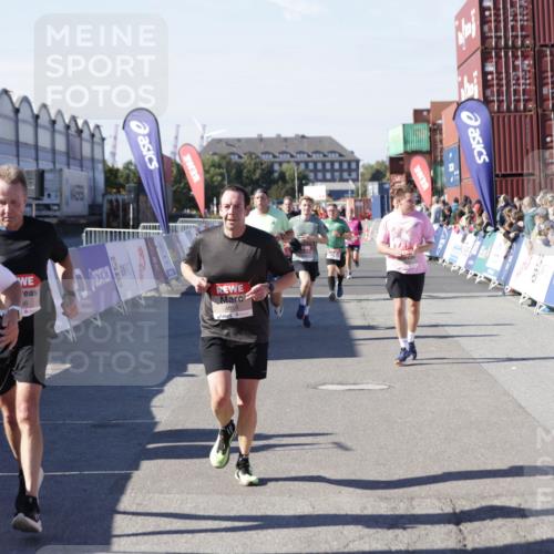 03.10.2025 - Köhlbrandbrückenlauf Jannik Wohlers http://msf.ph/oto/9059969 03.10.2025 13:12:38 Ziel 4048, 4189, 4391, 4392, 4527, 4609, 4638, 4700, 4858, 4864, 4873, 4973, 5874, 6466, 6588 meine-sportfotos.de