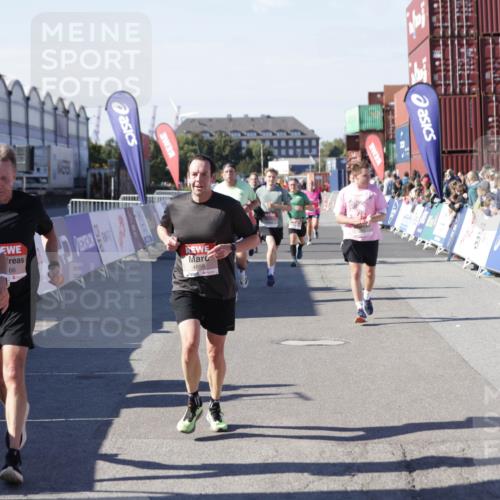 03.10.2025 - Köhlbrandbrückenlauf Jannik Wohlers http://msf.ph/oto/9059973 03.10.2025 13:12:38 Ziel 4048, 4189, 4391, 4392, 4527, 4609, 4638, 4700, 4858, 4864, 4873, 4973, 5874, 6466, 6588 meine-sportfotos.de