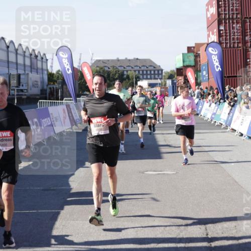 03.10.2025 - Köhlbrandbrückenlauf Jannik Wohlers http://msf.ph/oto/9059981 03.10.2025 13:12:38 Ziel 4048, 4189, 4391, 4392, 4527, 4609, 4638, 4700, 4858, 4864, 4873, 4973, 5874, 6466, 6588 meine-sportfotos.de