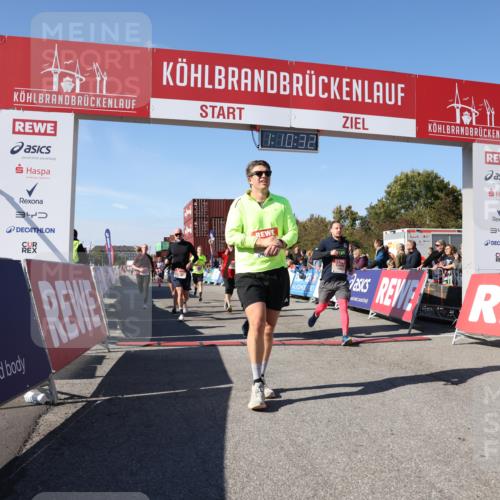 03.10.2025 - Köhlbrandbrückenlauf Lena Gebhardt http://msf.ph/oto/9059982 03.10.2025 13:10:32 Ziel 4386, 4429, 4479, 4514, 4710, 4711, 4774, 5229, 5383, 5689, 5738, 5889, 6024, 6177, 6294, 6779, 6781, 6782 meine-sportfotos.de