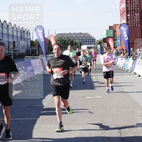 03.10.2025 - Köhlbrandbrückenlauf Jannik Wohlers http://msf.ph/oto/9059991 03.10.2025 13:12:38 Ziel 4048, 4189, 4391, 4392, 4527, 4609, 4638, 4700, 4858, 4864, 4873, 4973, 5874, 6466, 6588 meine-sportfotos.de