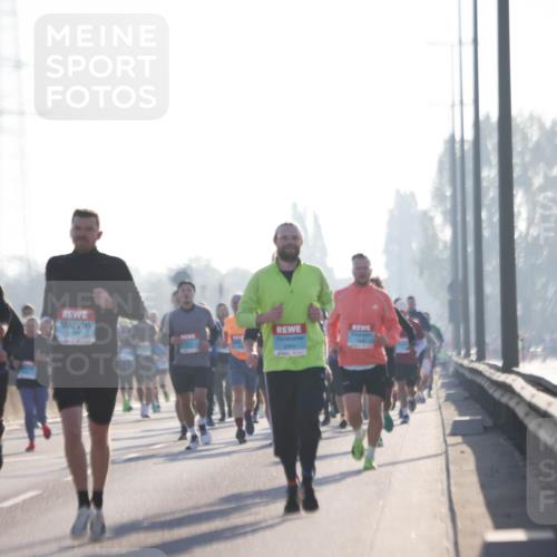 03.10.2025 - Köhlbrandbrückenlauf Jannik Wohlers http://msf.ph/oto/9059992 03.10.2025 09:14:36 Position 3 1197 meine-sportfotos.de