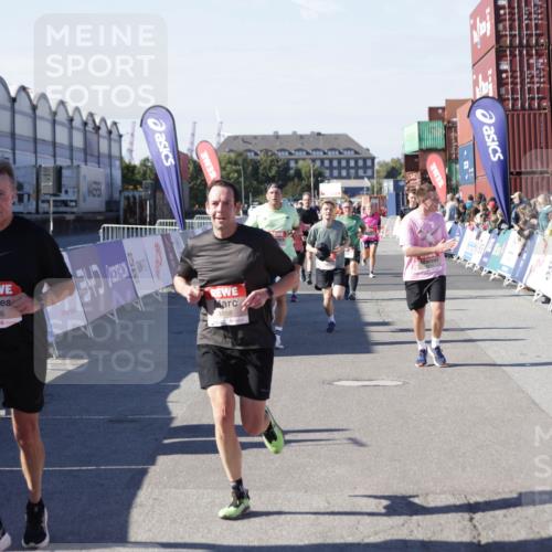 03.10.2025 - Köhlbrandbrückenlauf Jannik Wohlers http://msf.ph/oto/9059994 03.10.2025 13:12:38 Ziel 4048, 4189, 4391, 4392, 4527, 4609, 4638, 4700, 4858, 4864, 4873, 4973, 5874, 6466, 6588 meine-sportfotos.de