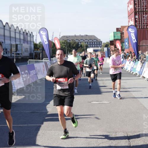 03.10.2025 - Köhlbrandbrückenlauf Jannik Wohlers http://msf.ph/oto/9060000 03.10.2025 13:12:38 Ziel 4048, 4189, 4391, 4392, 4527, 4609, 4638, 4700, 4858, 4864, 4873, 4973, 5874, 6466, 6588 meine-sportfotos.de