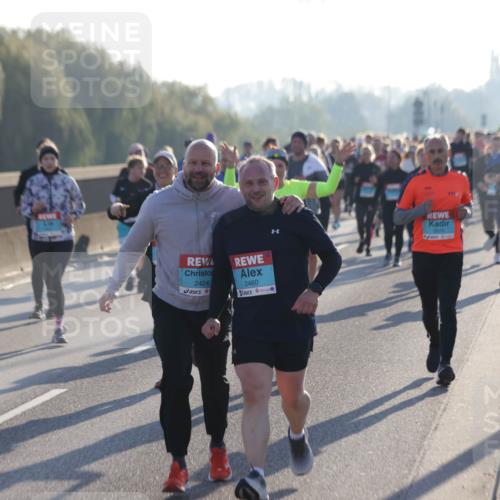 03.10.2025 - Köhlbrandbrückenlauf Jannik Wohlers http://msf.ph/oto/9060003 03.10.2025 09:22:28 Position 3 2424, 2460, 3576 meine-sportfotos.de