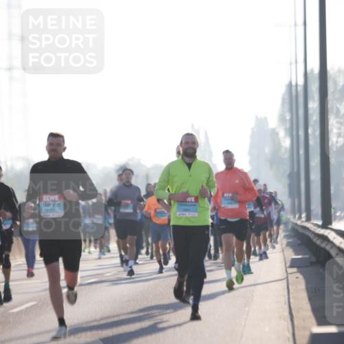 03.10.2025 - Köhlbrandbrückenlauf Jannik Wohlers http://msf.ph/oto/9060006 03.10.2025 09:14:36 Position 3 1197, 2889 meine-sportfotos.de